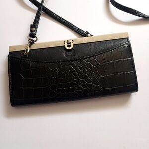 Buxton’s Tab Through Clutch Crossbody Wallet